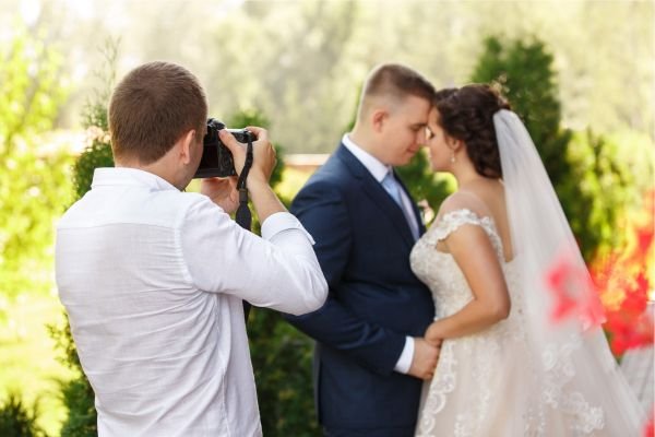 Do Amador ao Profissional Roteiro Completo para se Tornar um Fotógrafo de Casamento em 2024